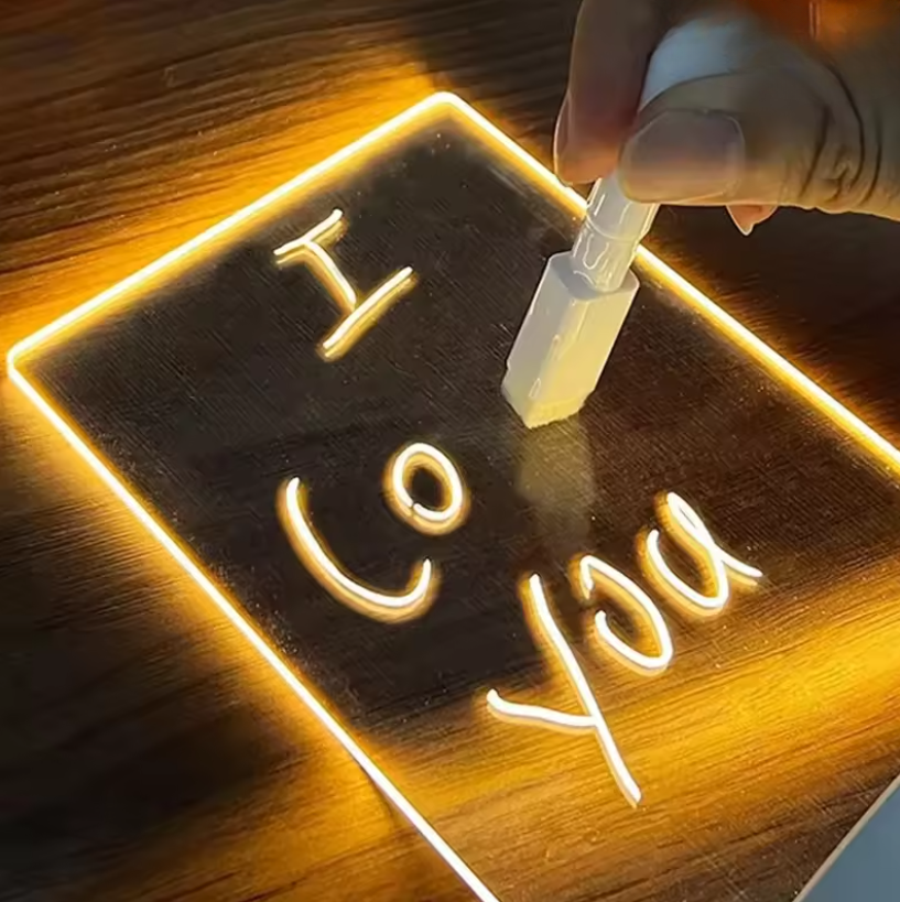 AURA – LED Meddelandetavla